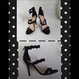 Chinese Laundry Black Scalloped Heels